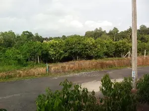 අම්බලන්ගොඩින් ඉඩමක්