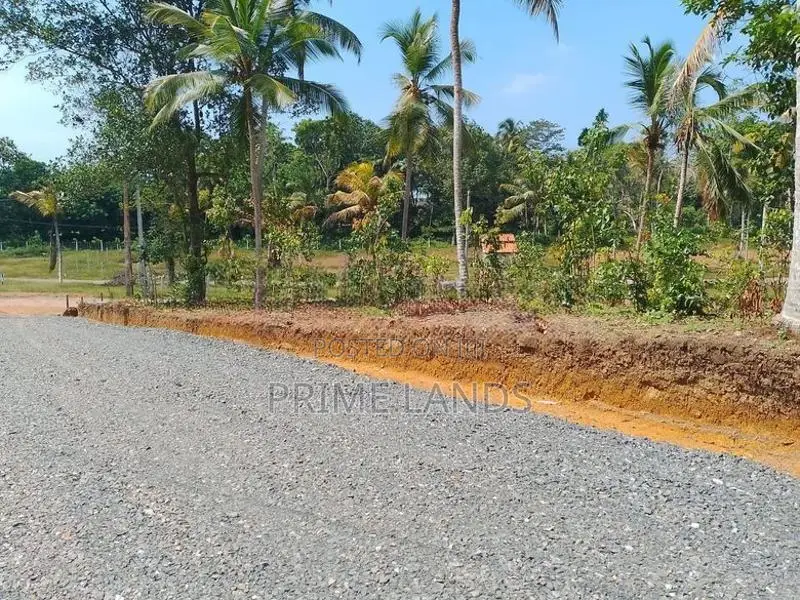 හික්කඩුවෙන් ඉඩමක්