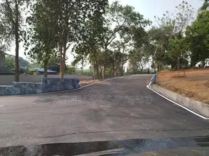 අඹතලේ හන්දියට ආසන්නව බිම් කොටස් විකිණීමට