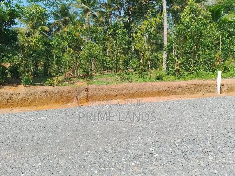 හික්කඩුවෙන් ඉඩමක්