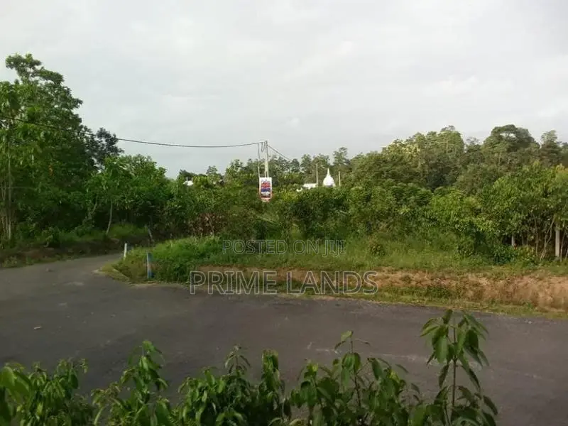 අම්බලන්ගොඩින් ඉඩමක්