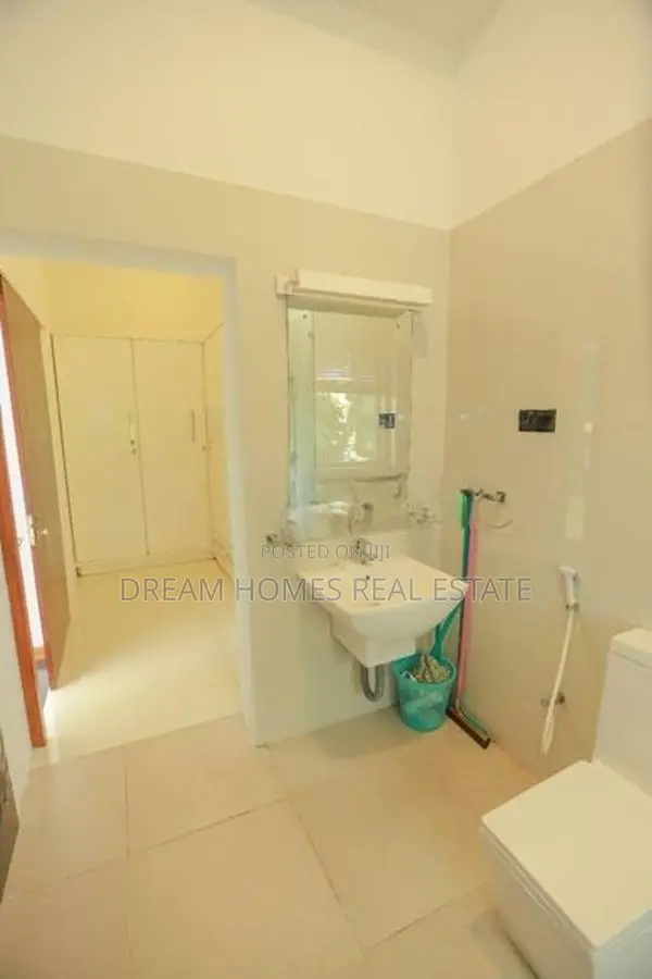 Modern Spacious 5BR Luxury Home in Prime Nugegoda