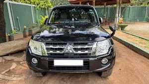 Mitsubishi Montero 2013