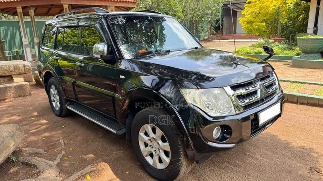 Mitsubishi Montero 2013