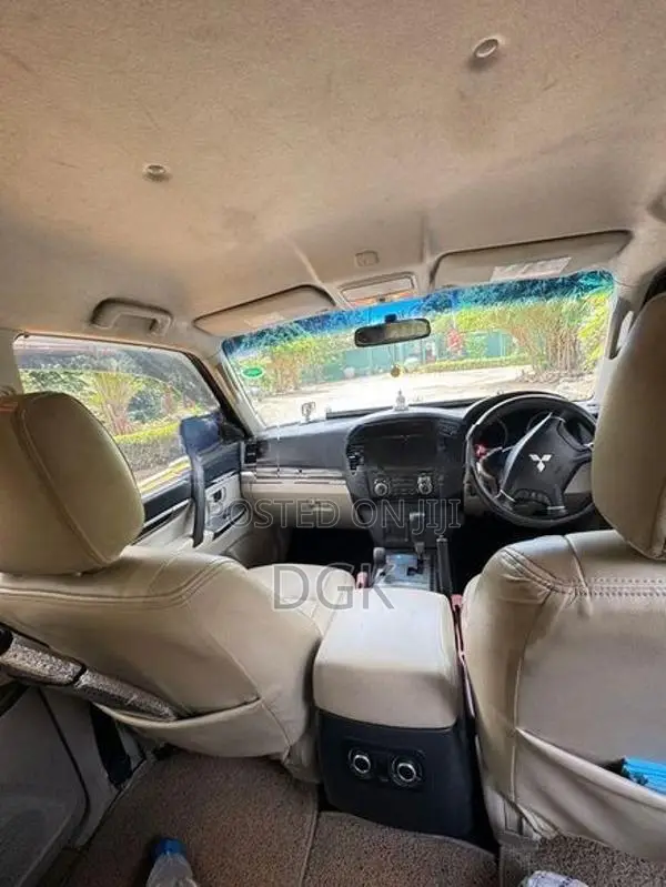 Mitsubishi Montero 2013