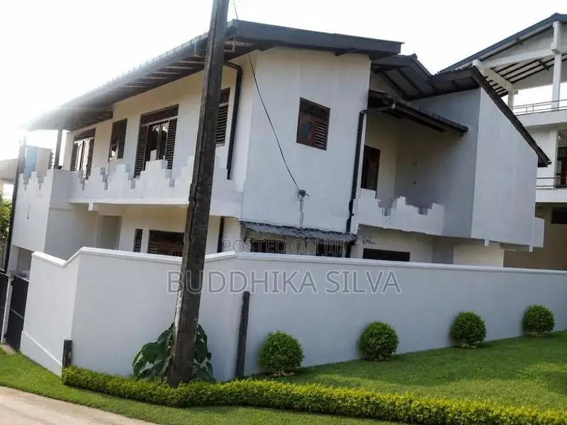 House with Land for Rent Kottawa