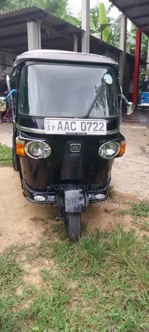 Bajaj RE 2012