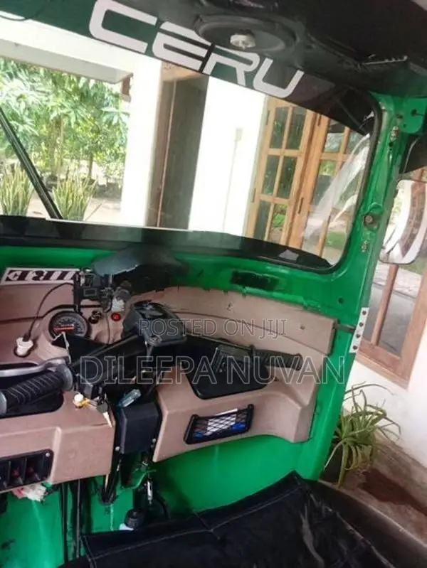 Bajaj RE 2015
