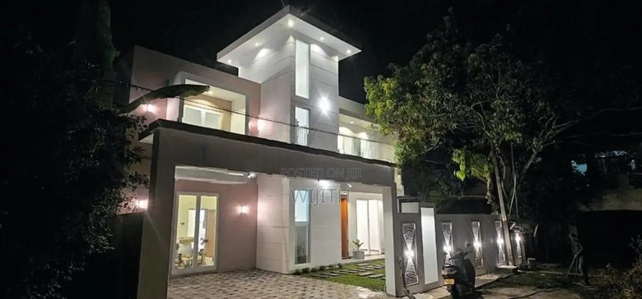 Brand New Super Luxury House with Swimming Pool for Sale in Piliyandal