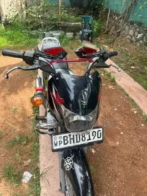 Bajaj CT100 2018