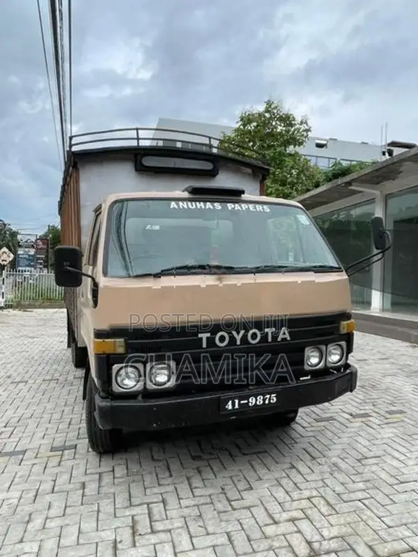 Toyota Dyna 14.5 ft 1987