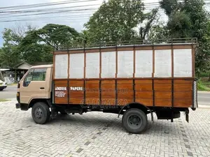 Toyota Dyna 14.5 ft 1987