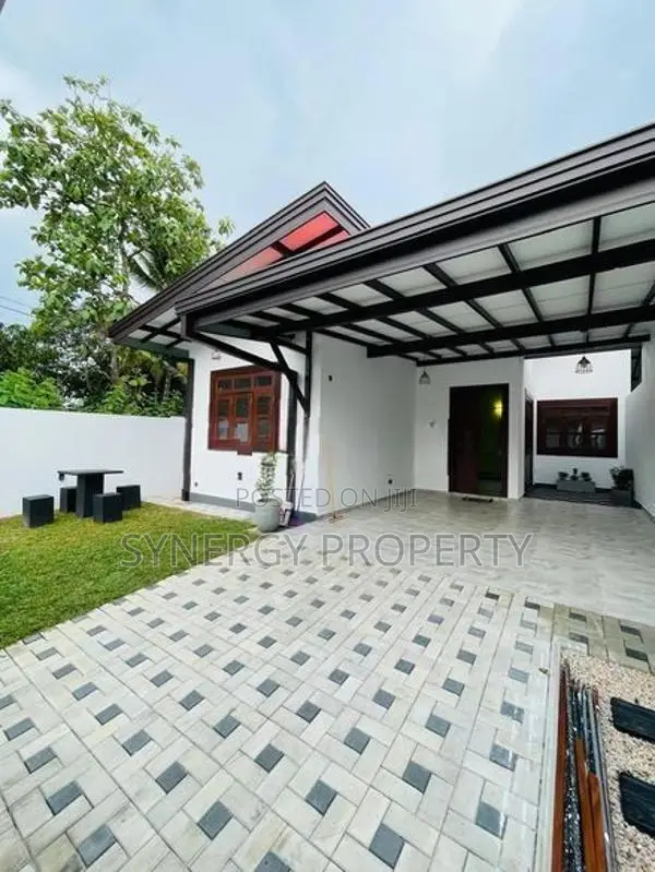 Modern 10 perch Brand New House for sale Athurugiriya