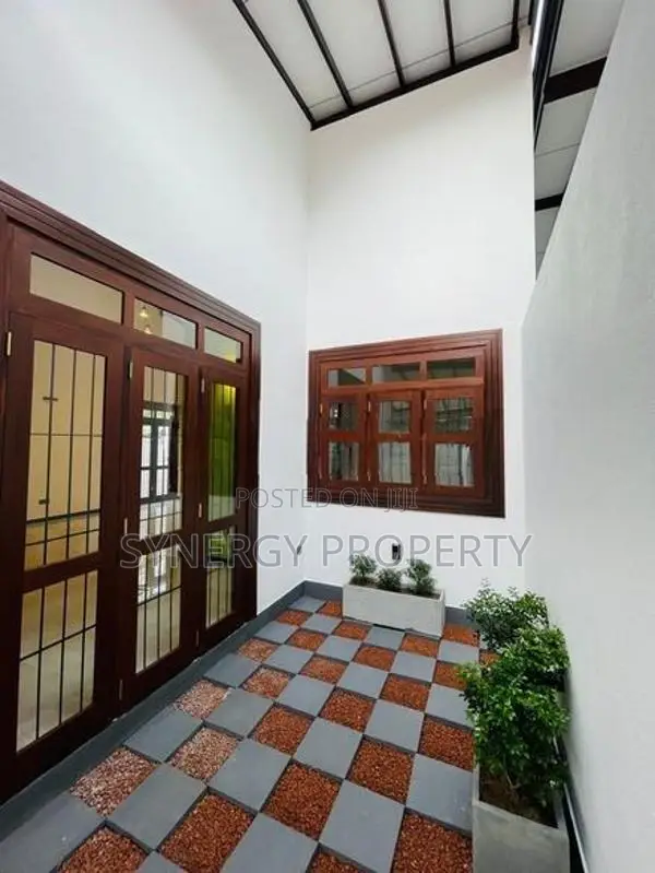 Modern 10 perch Brand New House for sale Athurugiriya