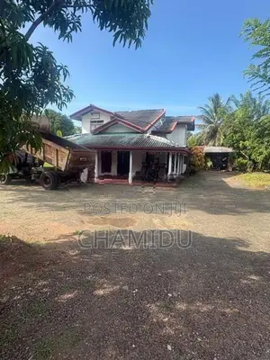 දෙමහල් නිවස සමග අක්කර දෙකක බිම් කොටස Monaragala