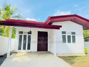 පර්චස් 13 ක වීදියගොඩ පිහිටි අලුත්ම නිවස විකිනීමට
