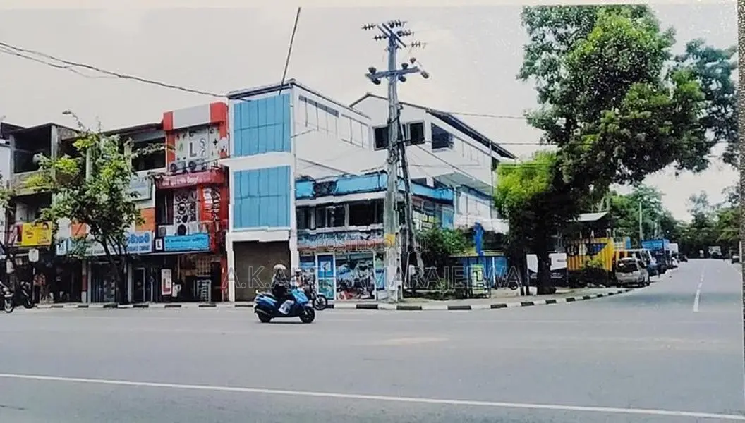 Building for Sale Ampara