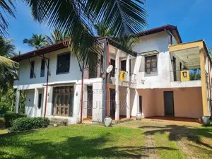 Luxury house with pool at Nittambuwa for rent