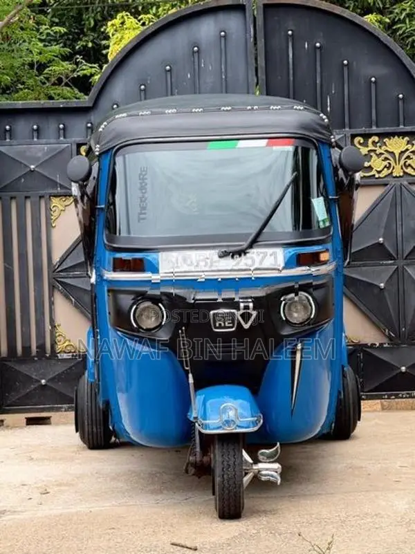 Bajaj RE 2015
