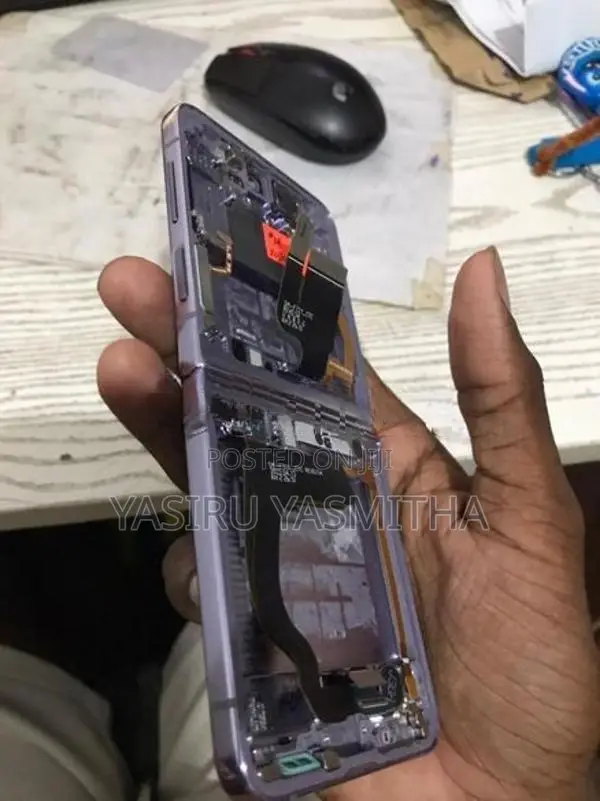 Samsung Z Flip 4 Display