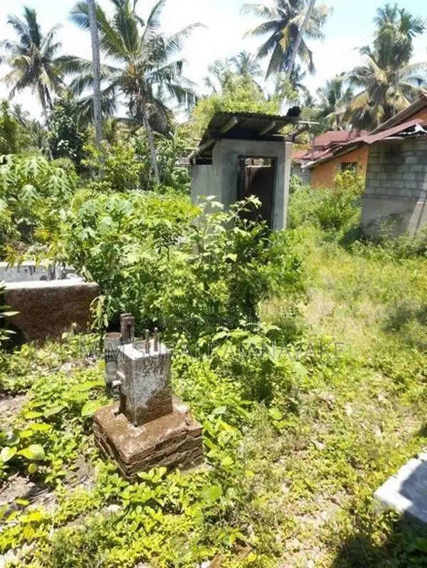 Land with An Old House for Sale in Katunayake