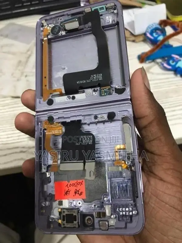 Samsung Z Flip 4 Display