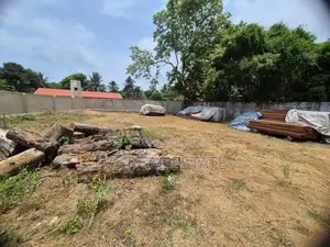 நல்லூர் கோவில் வீதியில் காணி விற்பனைக்கு