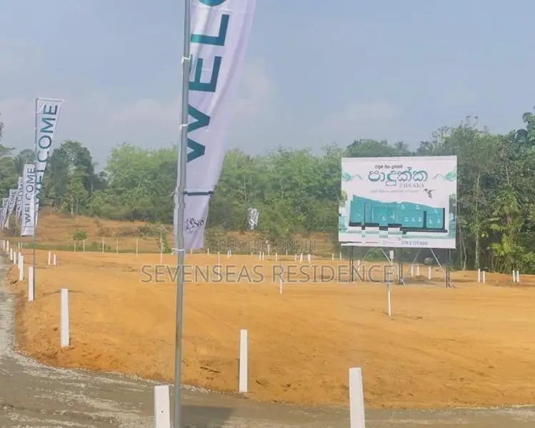 Residential land for sale near Padukka 315 bus road