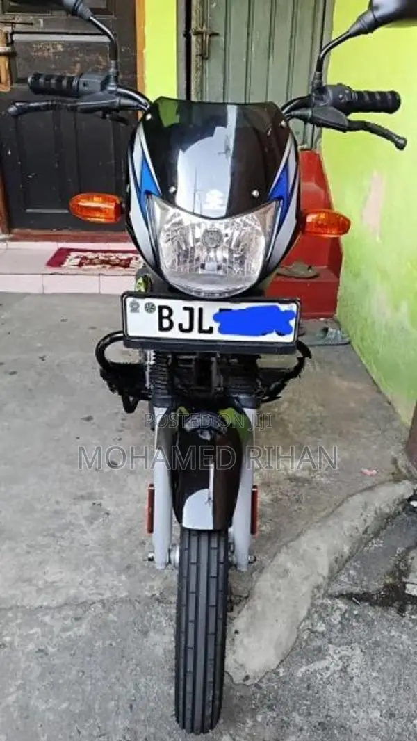 Bajaj CT100 2025