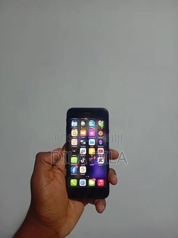 Apple iPhone SE 2 (Used)