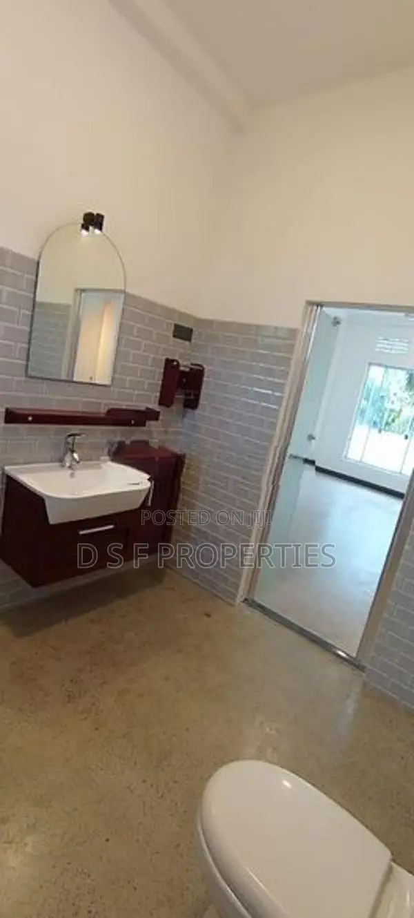 A BRAND NEW BOX TYPE THREE STORY LUXURY HOUSE In DIYAGAMA