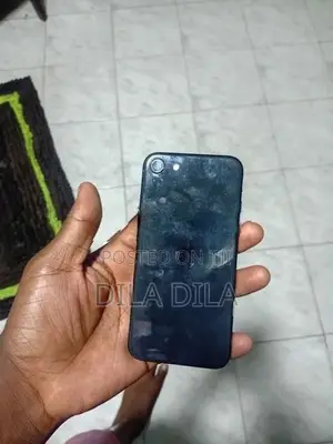 Apple iPhone SE 2 (Used)