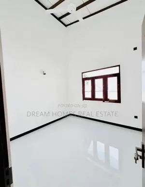 Master Bedroom A/C 10 Perches Single-Storey Home in a Athurugiriya