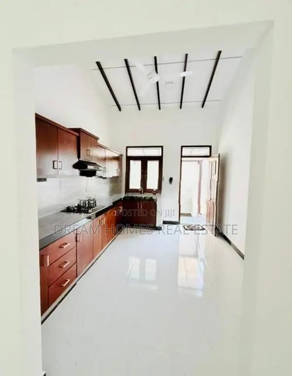 Master Bedroom A/C 10 Perches Single-Storey Home in a Athurugiriya