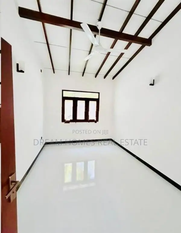 Master Bedroom A/C 10 Perches Single-Storey Home in a Athurugiriya