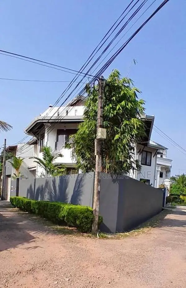 Luxury 2-Storey House with Rooftop for Sale – Pannipitiya Solar