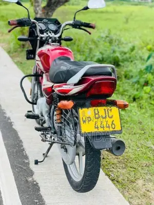 Bajaj CT100 ES 2022