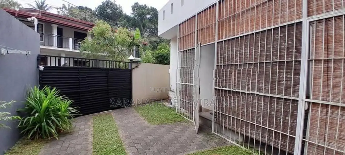 Luxury 2-Storey House with Rooftop for Sale – Pannipitiya Solar