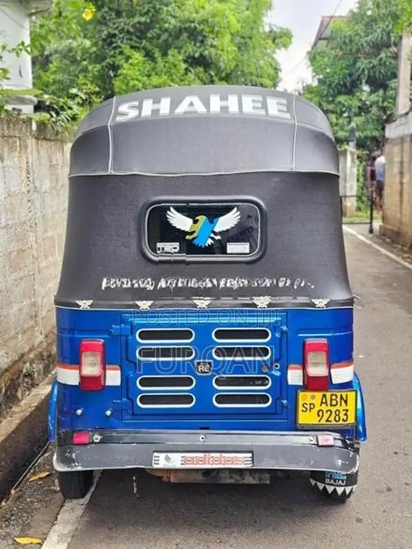 Bajaj RE 2016
