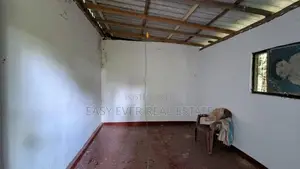 ගම්පහ දෙවලපොලින් බේකරියක් සමඟ නිවසක්