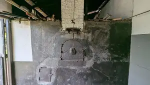 ගම්පහ දෙවලපොලින් බේකරියක් සමඟ නිවසක්