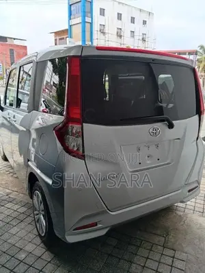 Toyota Roomy X 2023