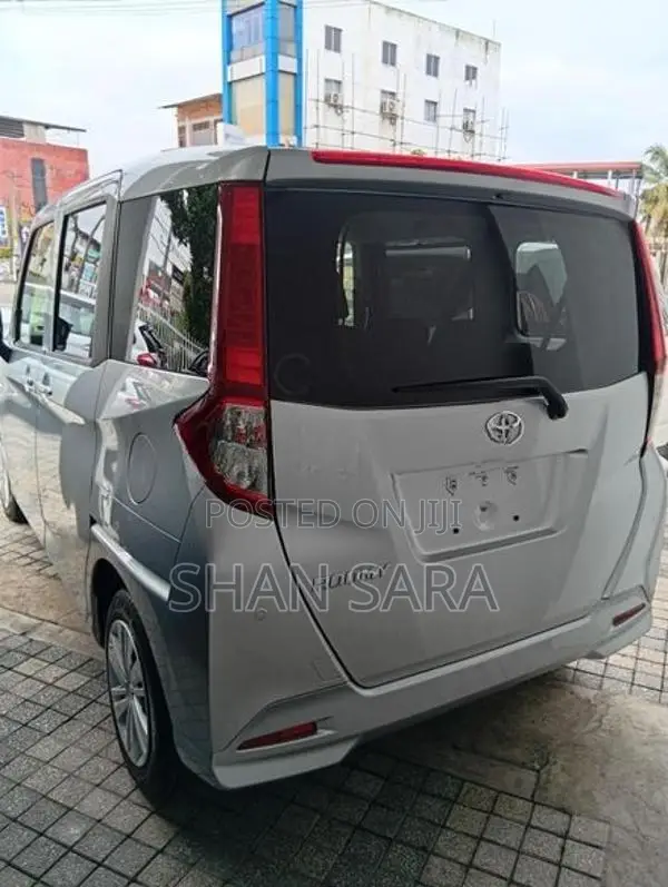 Toyota Roomy X 2023