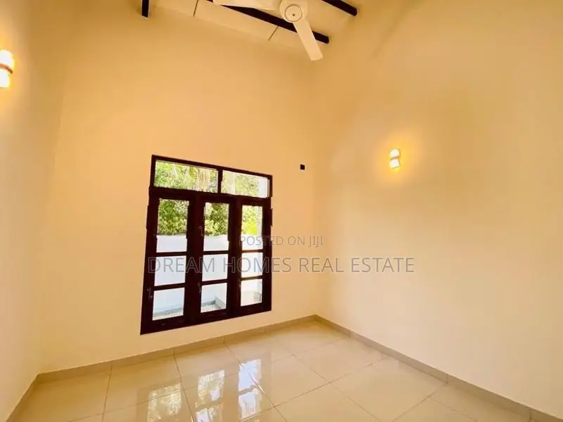 Brand New 3BR House on 10 Perches – Athurugiriya