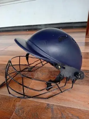 Cricket Helmet / Right Hand Gloves