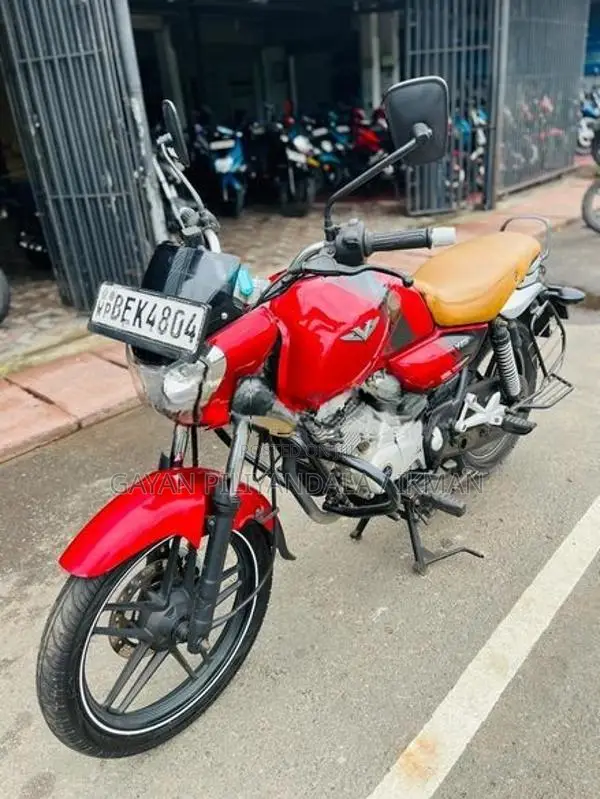 Bajaj V15 2016