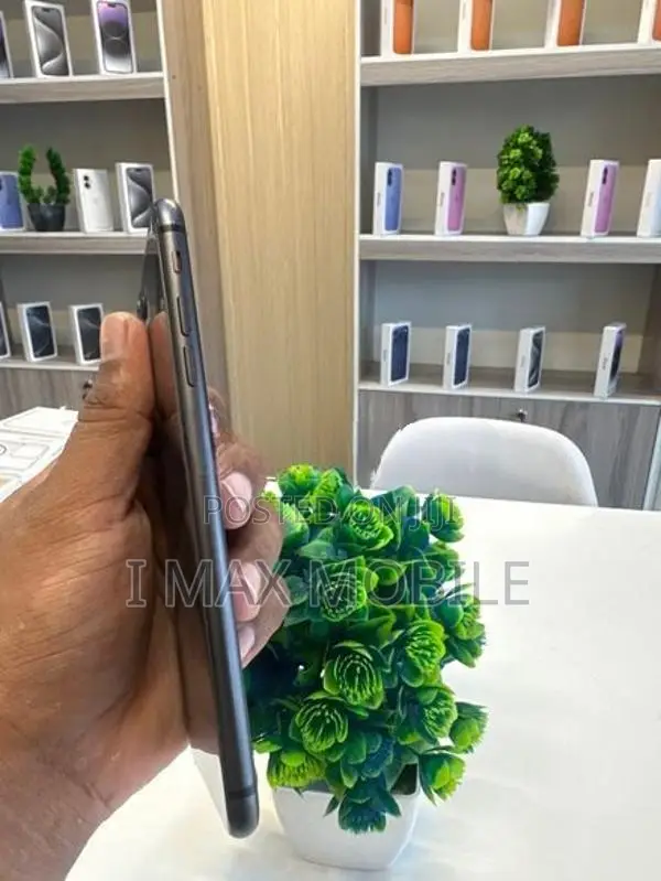 Apple iPhone 8 Plus 128GB (Used)