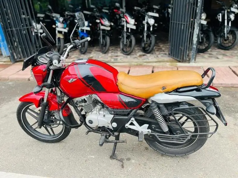 Bajaj V15 2016
