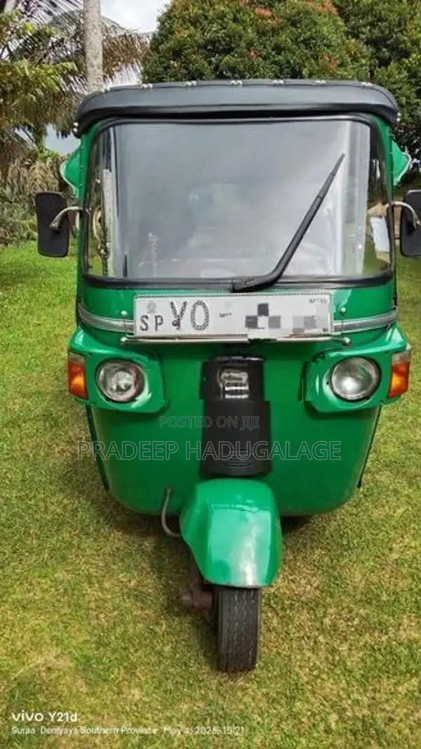 Bajaj RE 2011