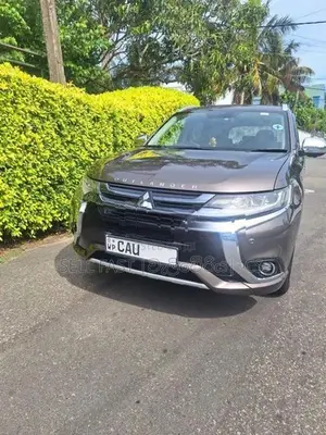 Mitsubishi Outlander PHEV (SUV) 2015